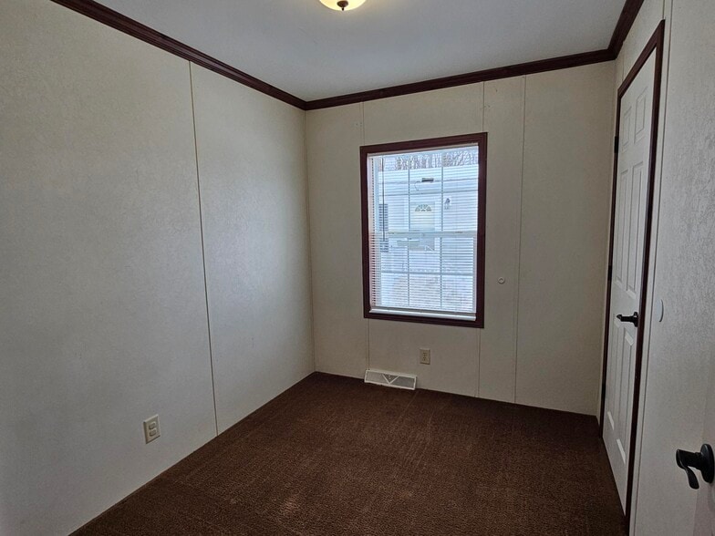 Building Photo - 419 Elmwood Cir