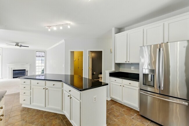 Building Photo - 2513 Holly Springs Ct