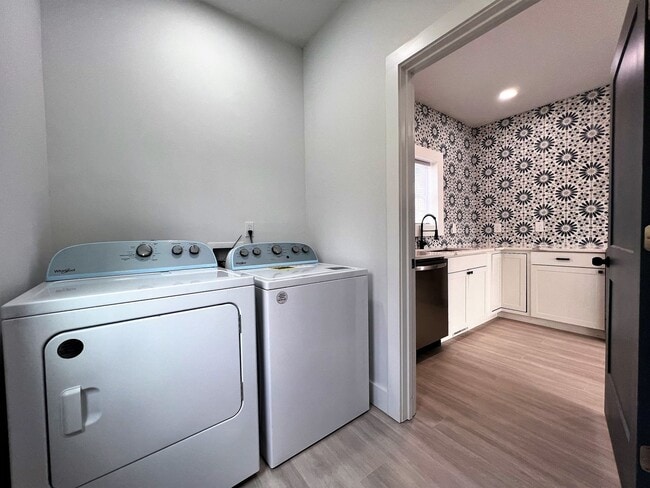 Building Photo - LOCATED IN HISTORIC PARKRIDGE!!