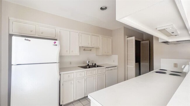 Building Photo - 13 River Creek Way