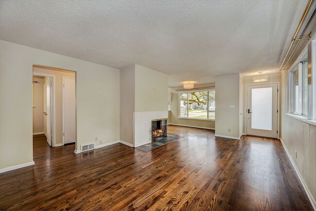 Building Photo - Maple Leaf Rambler