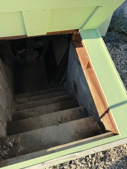 Building Photo - 3321 1/2 Alice St