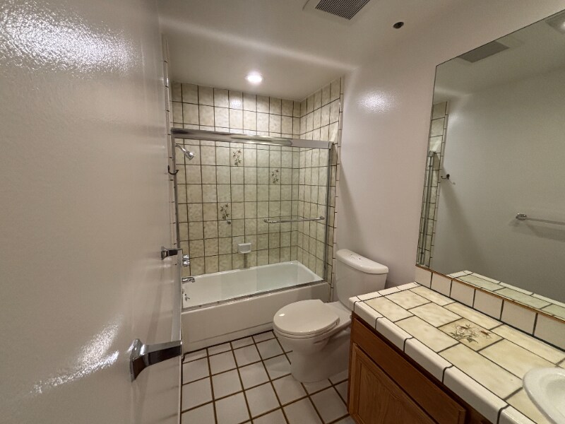 Building Photo - 12712 Moorpark St