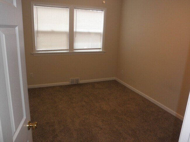 Building Photo - Charming home with basement