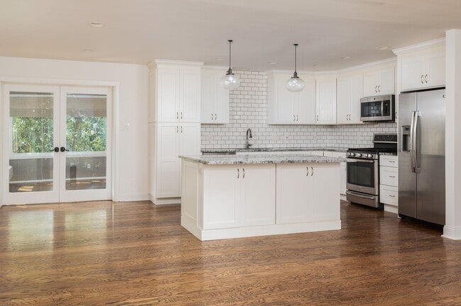 Building Photo - 11744 N Williamsburg Dr