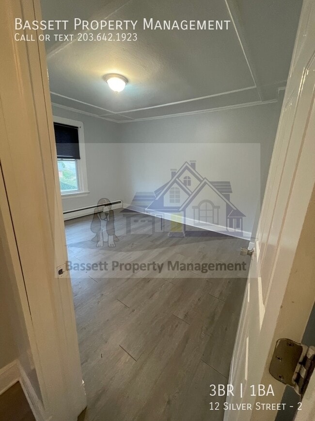 Building Photo - 12 Silver St