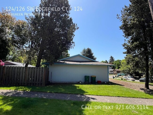 Building Photo - 124/126 SW Edgefield Ct-124