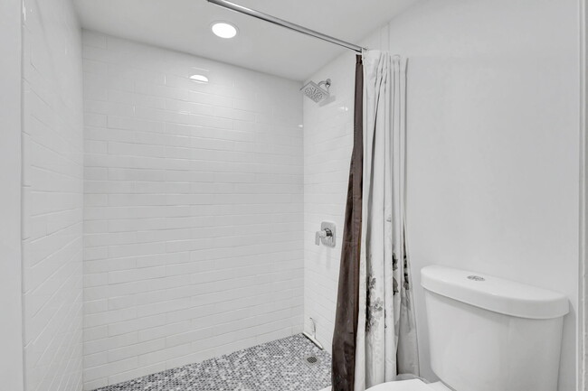 Building Photo - 12660 Shoreline Dr