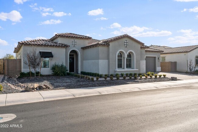 Building Photo - 4061 S Emerald Dr
