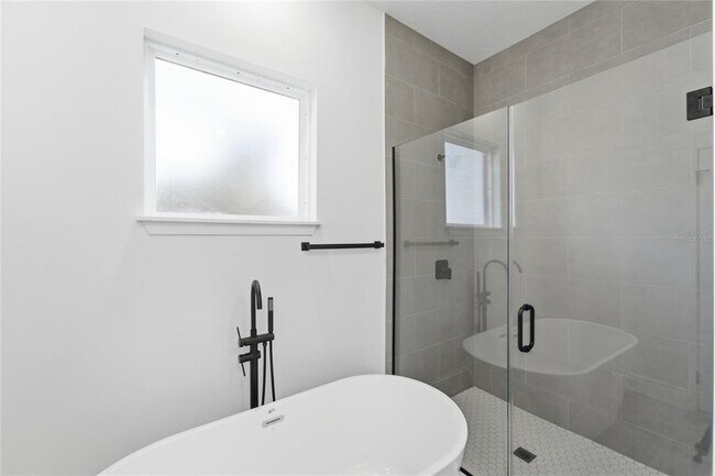 Building Photo - 2600 SW 146th Pl Rd