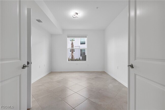 Building Photo - 15185 Bluffton Ln