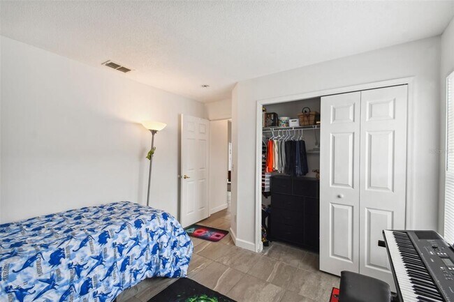 Building Photo - 7819 Turkey Oak Ln
