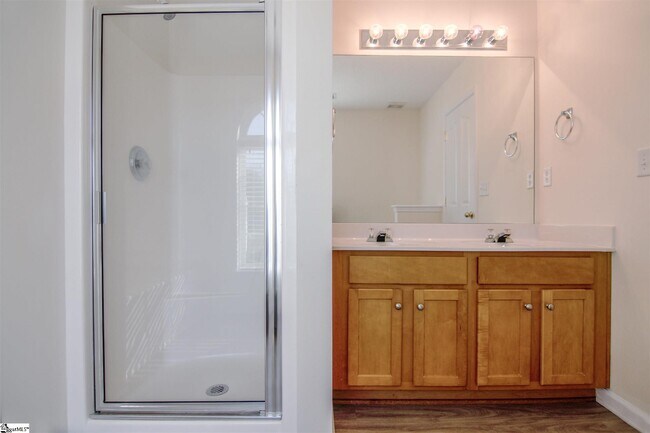 Building Photo - 8 Sunfield Ct