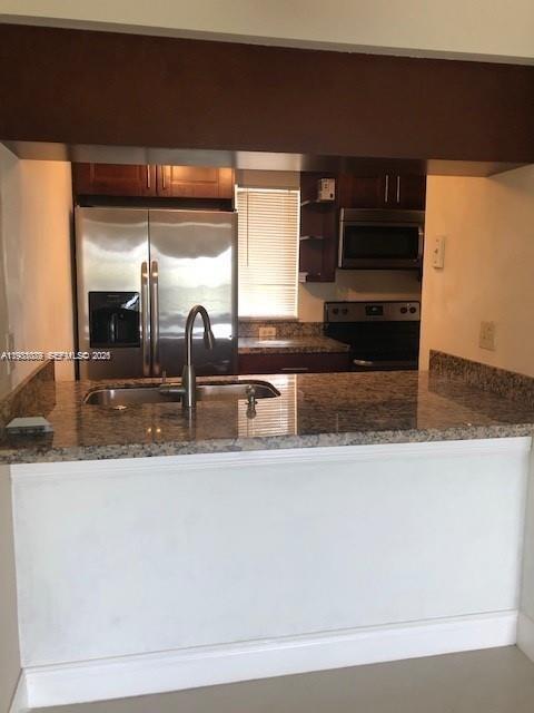 Building Photo - 10187 Twin Lakes Dr