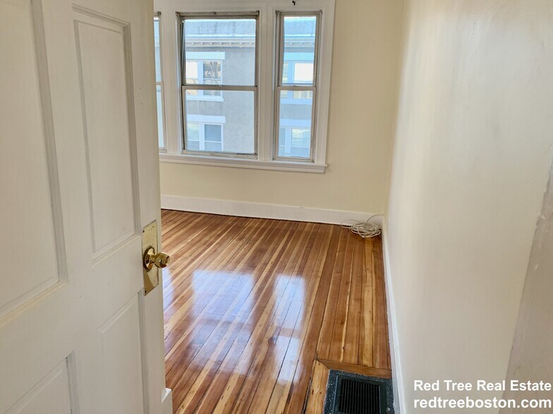 Building Photo - 20 Wadsworth St