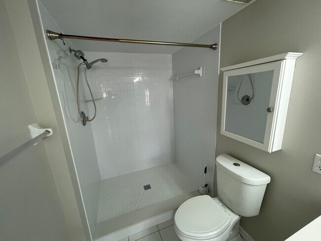 Building Photo - ANNUAL RENTAL - 2 BED/2BATH CONDO - THE MANOR AT MORTON GROVE
