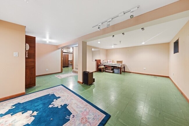 Building Photo - 7532 Sheridan Dr