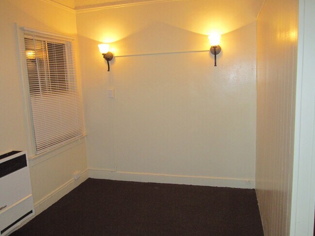 Building Photo - 507 Loma Dr