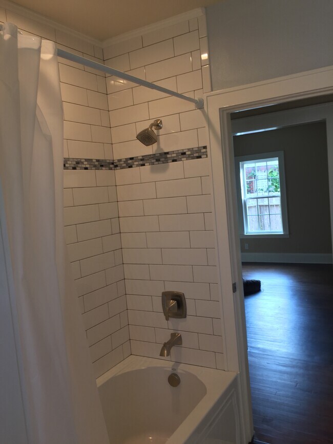 Building Photo - 301 Clifford St