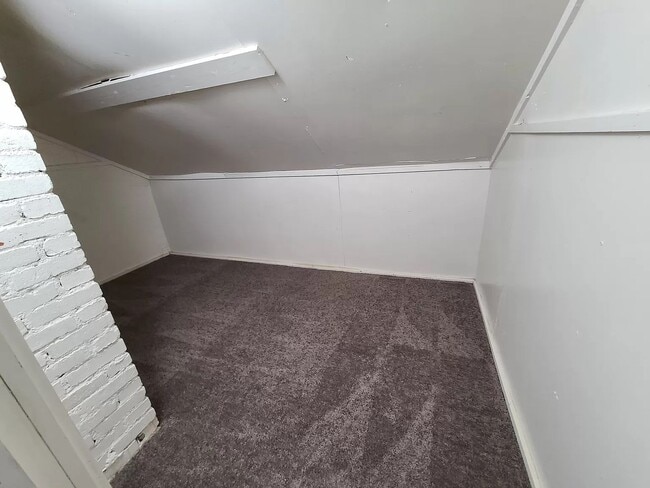 Building Photo - 3-bedroom, 2-bathroom home located in the heart of Kansas City, MO