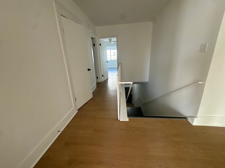 Building Photo - 5319 S Hoover St