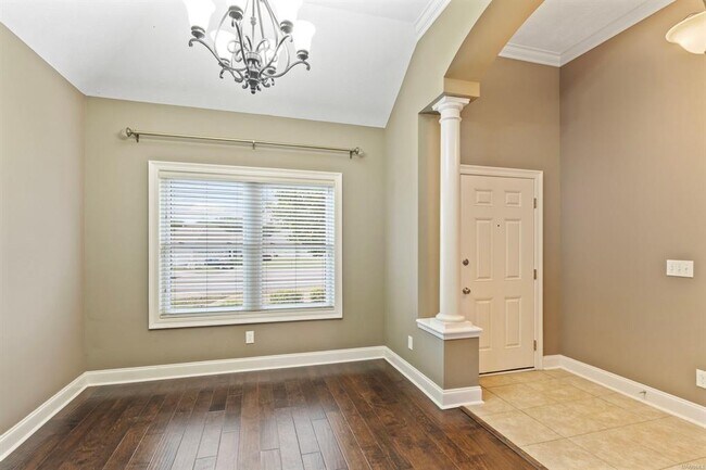 Building Photo - 704 Briarcliff Pl