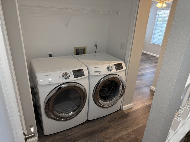 Building Photo - 558 Torrey Pine Ln