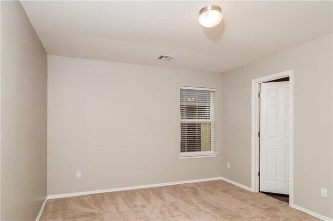 Building Photo - 4305 Windgate W Rd