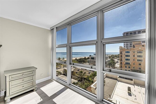 Building Photo - 525 N Ocean Blvd