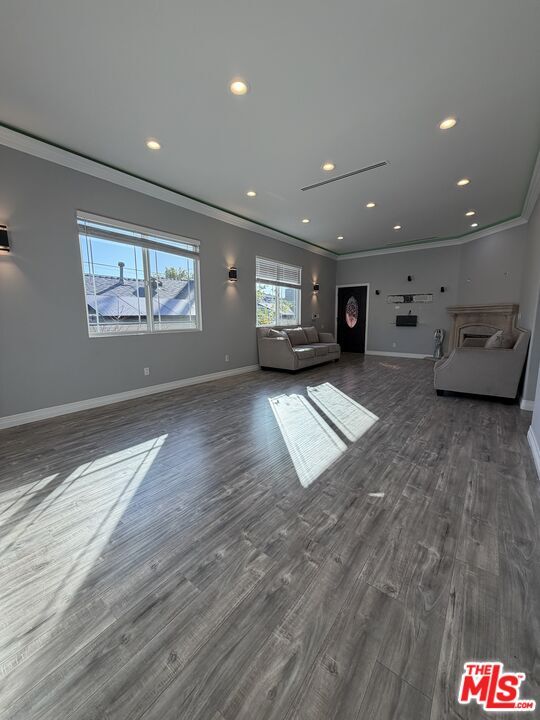 Building Photo - 10006 Samoa Ave