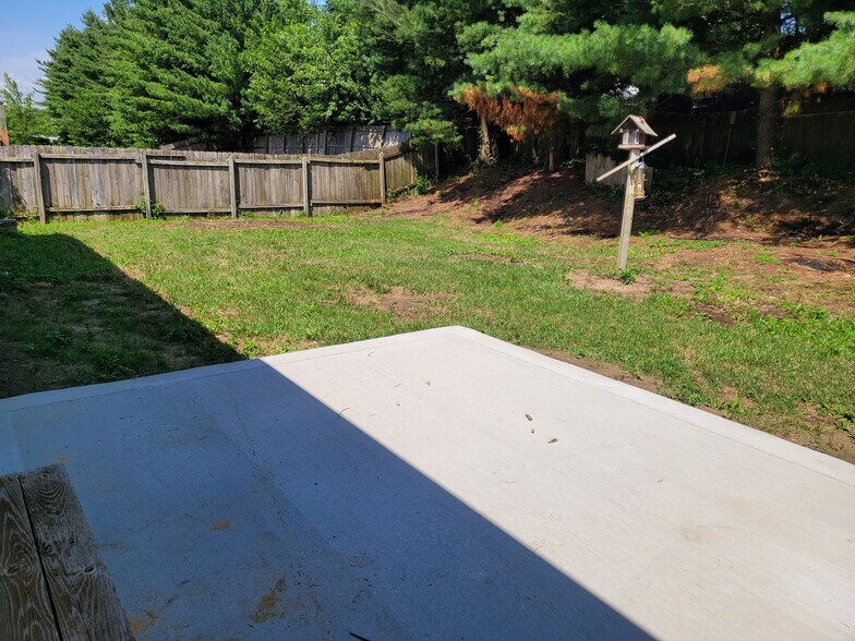 Building Photo - 4 Spring Hill Cir