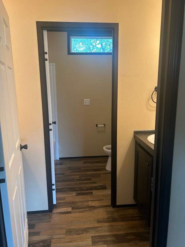 Building Photo - Nice 4 bedroom, 2 bath home with beautiful...