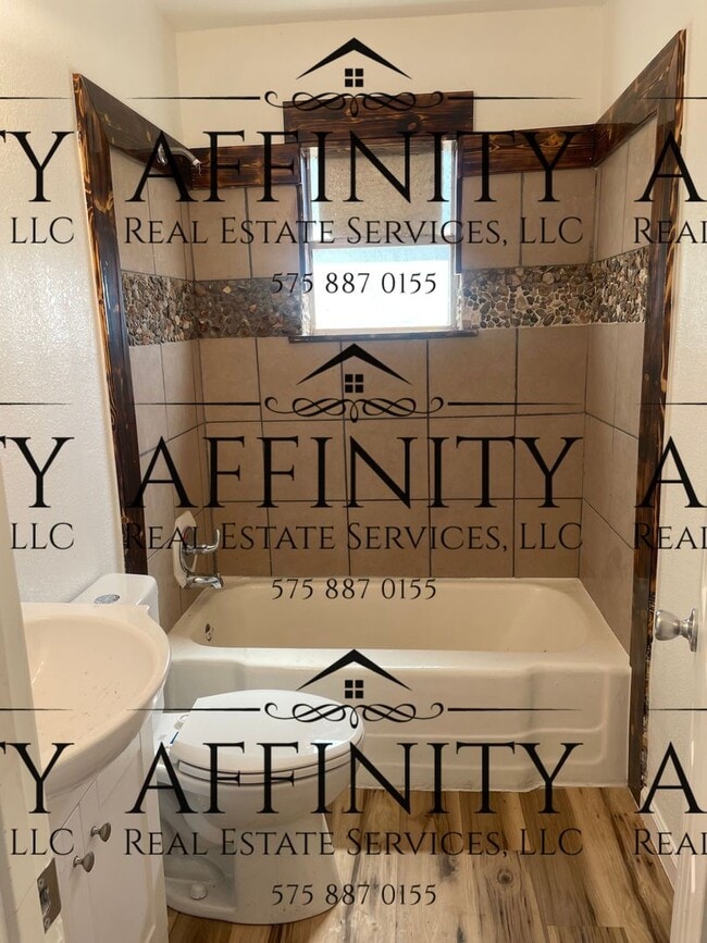 Building Photo - 2 bedroom home