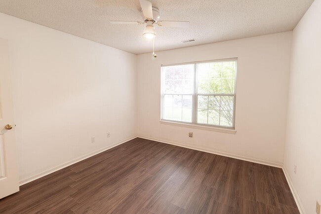 Building Photo - 3700 Wakefield Dr