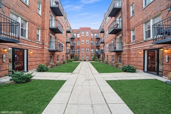 Primary Photo - 2111 E 67th St