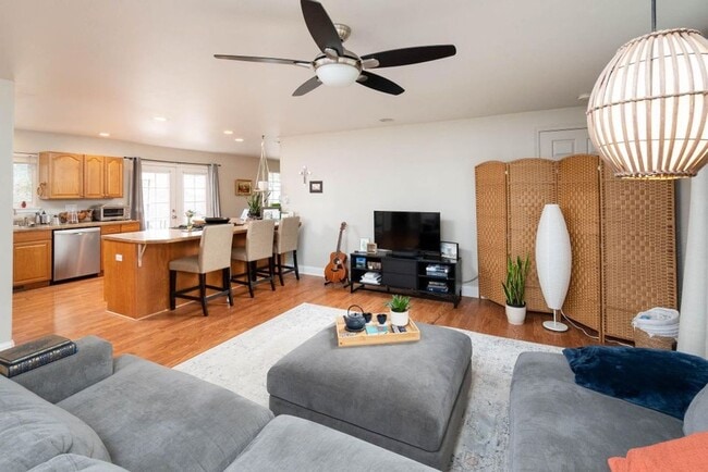 Building Photo - Wonderful home on large corner fenced lot in desired mid-town with views!