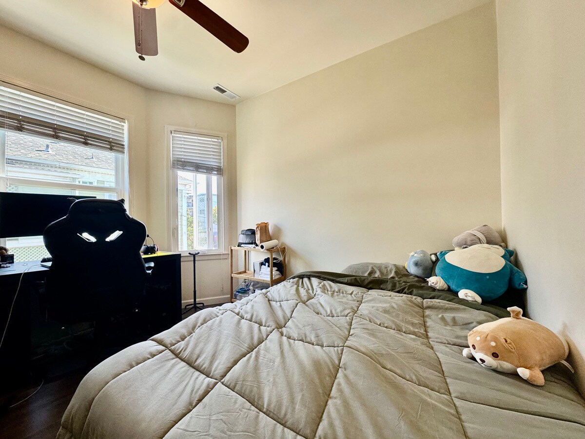 Building Photo - 2211 Haste St