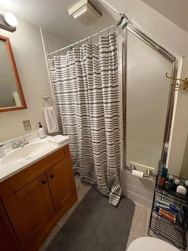 Building Photo - 1610 Selby Ave