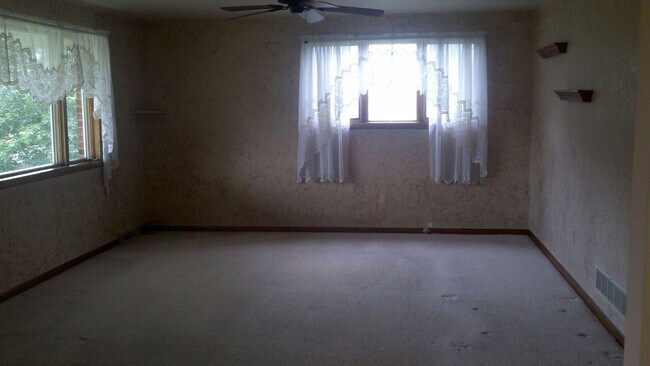 Building Photo - 455 Hartmann Rd