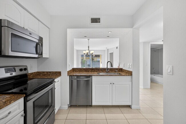 Building Photo - 1120 Lake Shore Dr