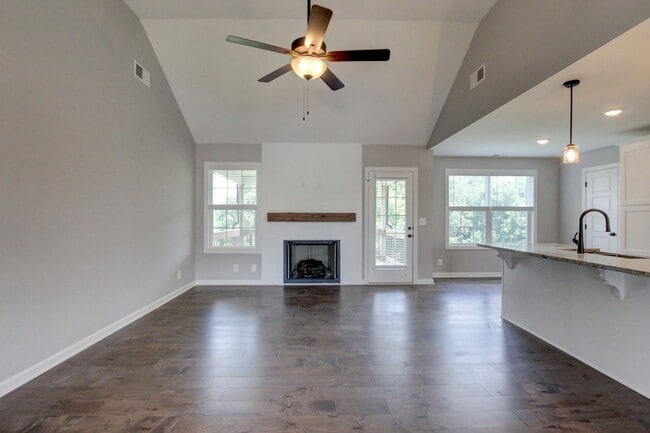 Building Photo - 1092 Barnhill Rd