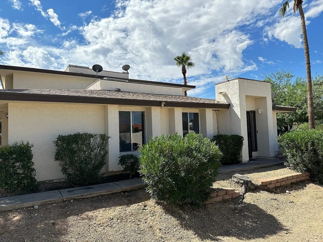 Building Photo - Beautiful single level townhome in Moon Valley!