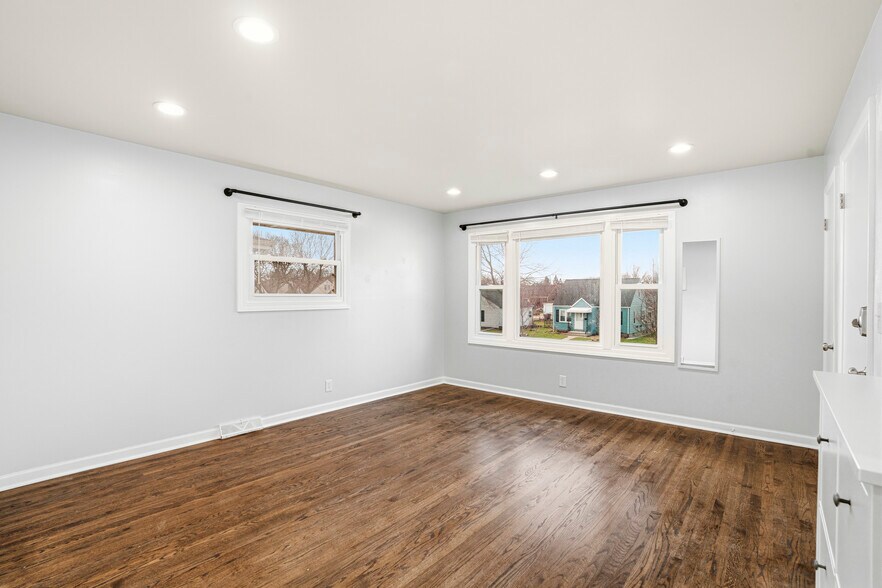 Building Photo - 3316 E Bottsford Ave