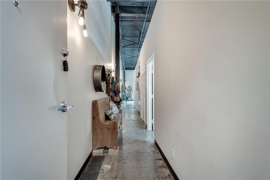 Building Photo - 5200 Peachtree Rd