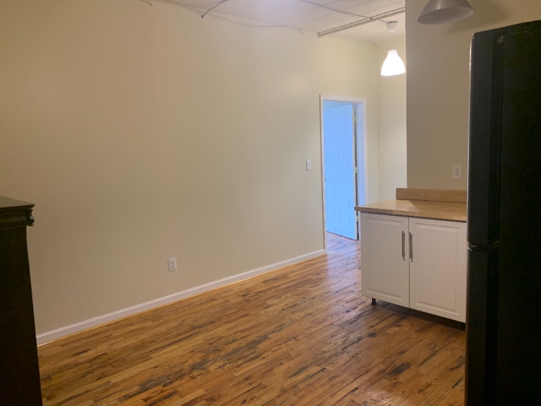 Building Photo - 1415 Kemper St