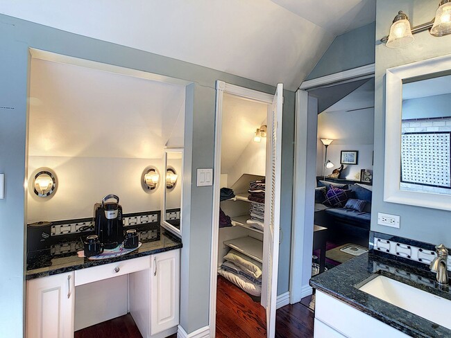 Building Photo - Sherman St- JK