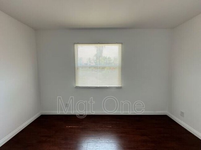 Building Photo - 10539 Pendleton St