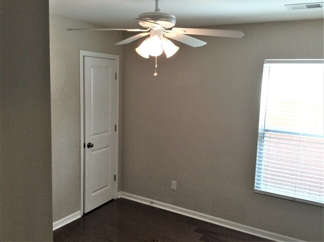 Building Photo - 3848 Annapolis Way