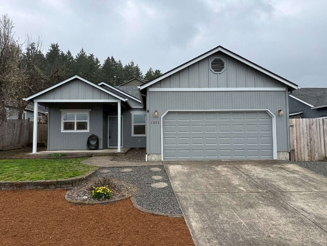 Building Photo - 1631 S 59th St