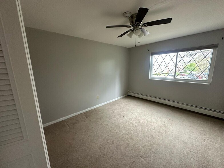Building Photo - 48 Fernview Ave